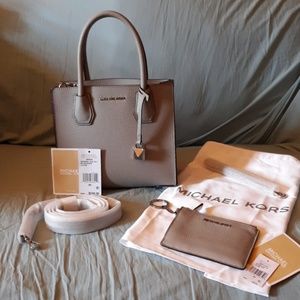 Michael kors handbag and matching wallet